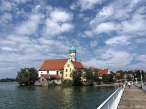 Schloss und Kirche von Wasserburg